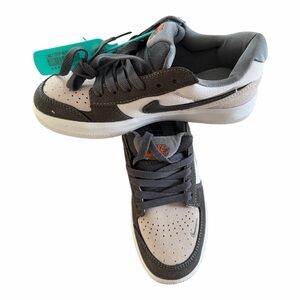 Nike Low-Top Sneakers in Gray, White and Black